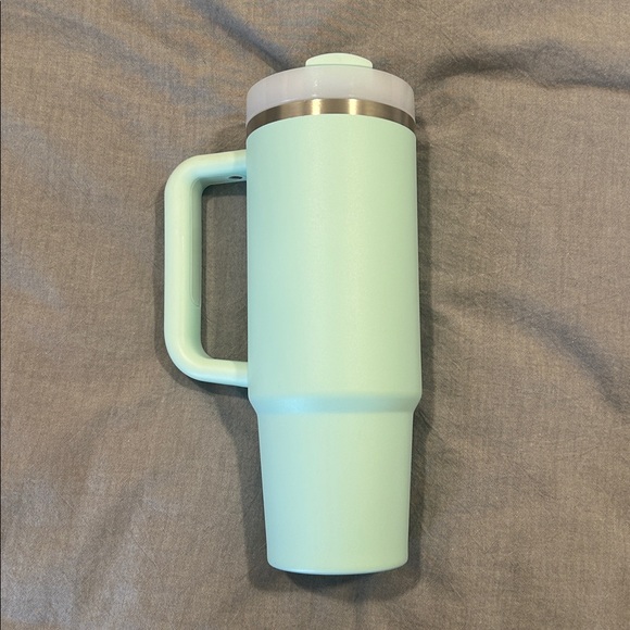 Stanley 30oz Quencher tumbler - Picture 2 of 5